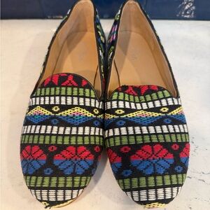 Red and Green Geometric Flats with Ethnic Pattern